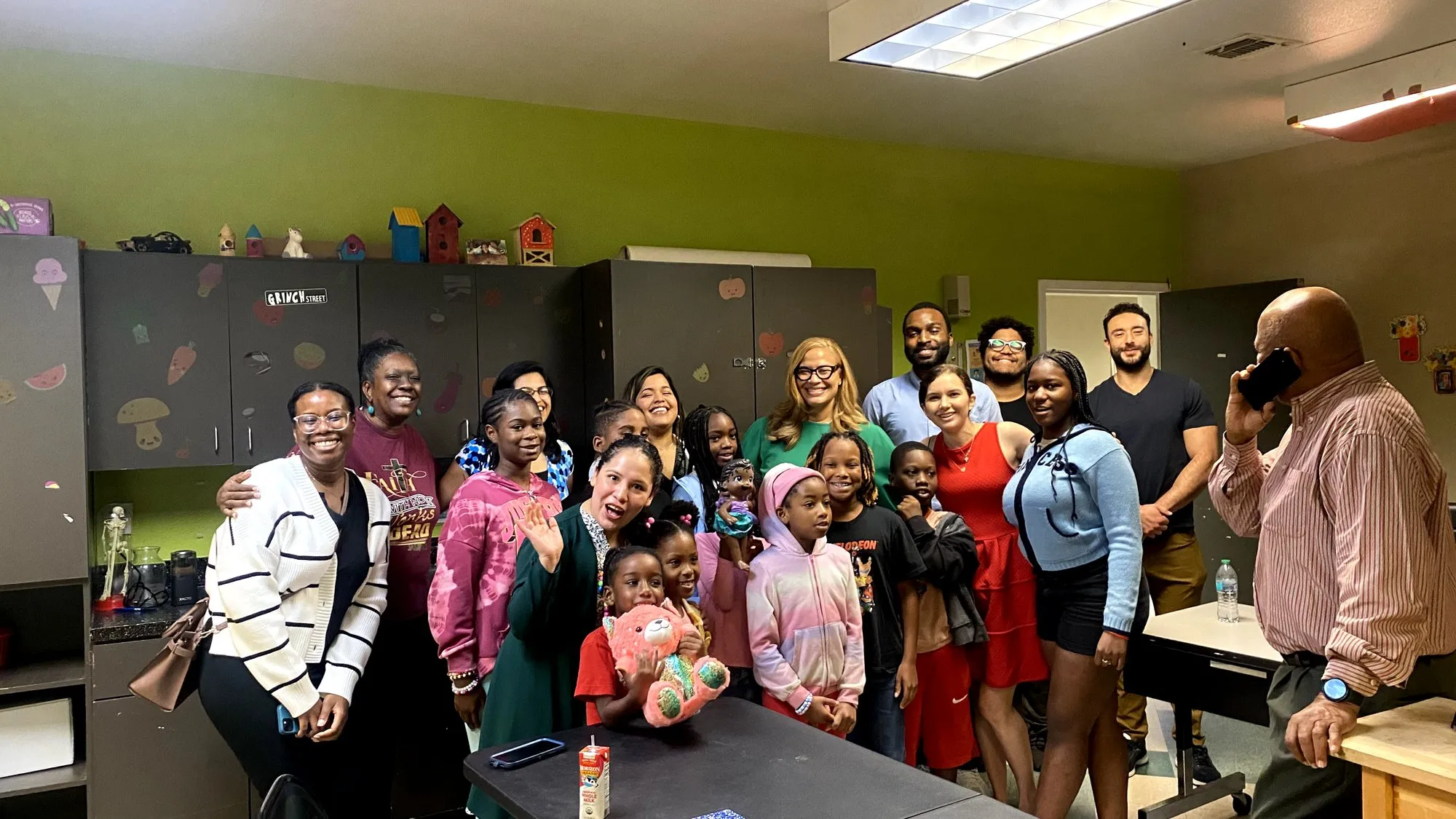 Group photo in the green-walled SYP center